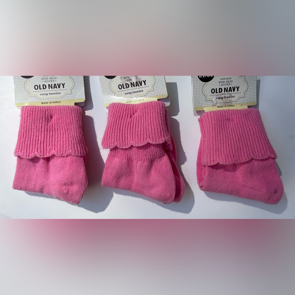 Old Navy Girls Set of 3 Pink Non-Skid Socks, Size 0-6 M, 12-24 M, 2T/3T, 4T/5T